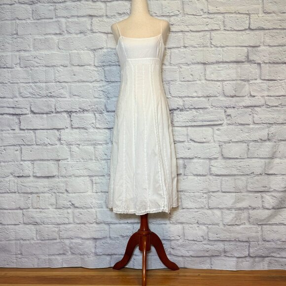 BCBGMaxAzria Dresses & Skirts - BCBGMaxAzria White Floral Lace Midi Dress